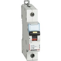 Interruttore magnetotermico 1P curva C 32A 16kA protezione circuiti residenziali industriali