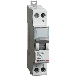 Deviatore elettrico 1NA-1NC 32A 230/400V 1 modulo DIN per controllo circuiti residenziali e industriali