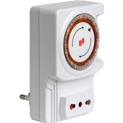 Interruttore orario elettromeccanico a spina TWIN PLUG con programmazione settimanale e presa bipasso 10A/16A per controllo temporizzato carichi elettrici