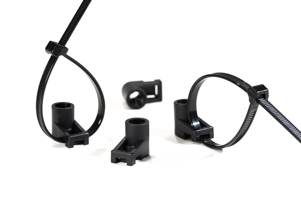 Fissaggio per perni a saldare CTMS5 per fascette fino a 4,8 mm, montaggio rapido in spazi ridotti, ideale per cablaggi e risparmio costi