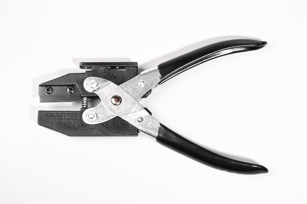Utensile Helafix HCT2 tranciatura porta etichette fori fissaggio 2,5 mm per HCR09 HCR12 HCR06 HCR18 HCR24 uso con fascette T18 e rivetti