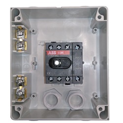 Sezionatore 4 poli 32A 415V IP65 custodia plastica uso industriale e civile