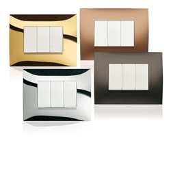 Placca montaggio incasso IP55 2 moduli bianco con coperchio a battente per ambienti umidi e polverosi