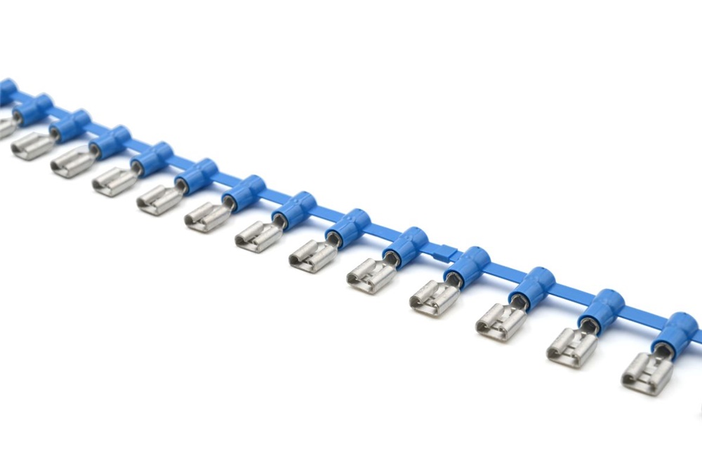Innesto femmina concatenato blu 6,3x0,8 mm per applicazioni elettriche