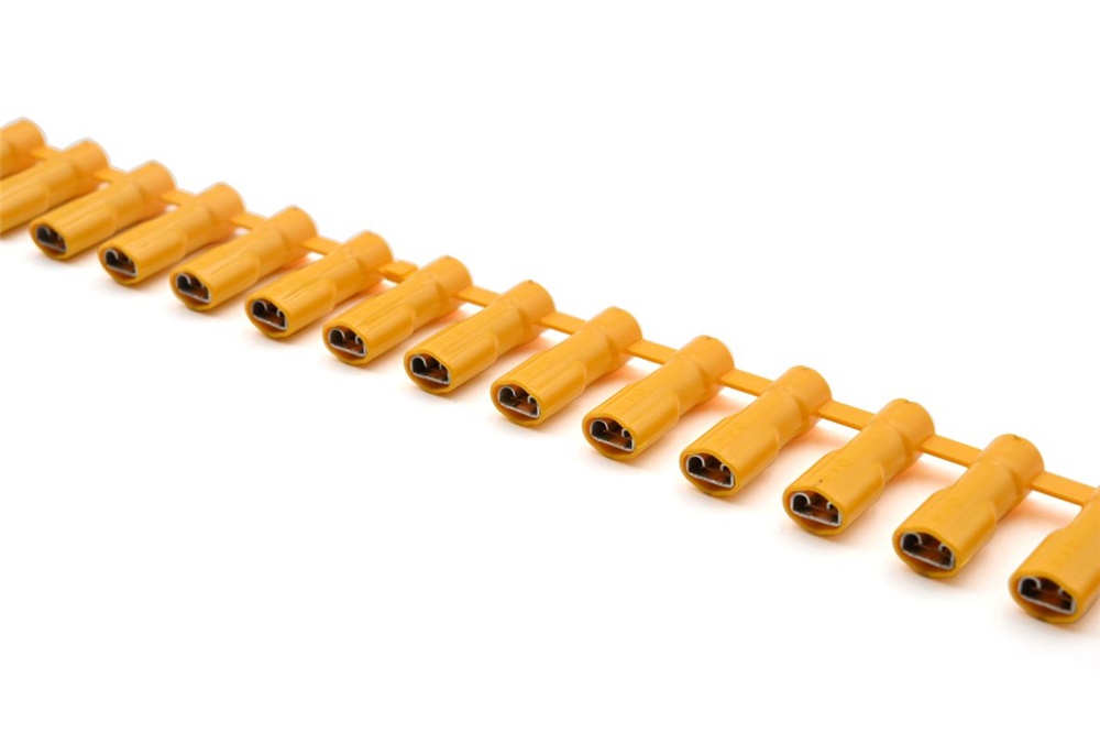 Innesto femmina isolato giallo 6,35x0,8 mm connettore elettrico industriale