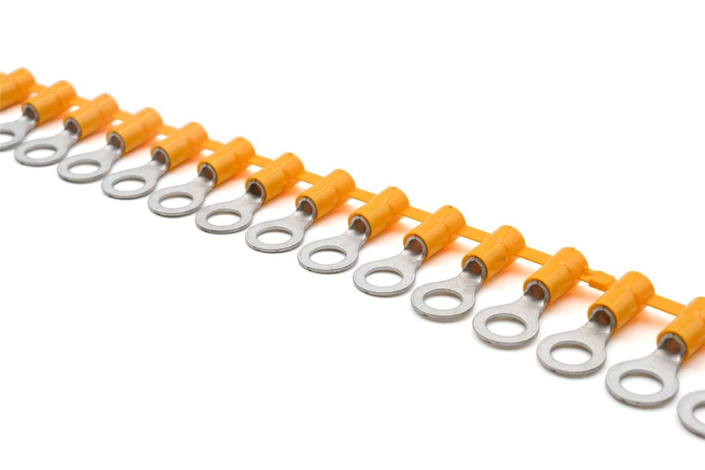 Capocorda concatenato giallo occh.V vite 6mm per cablaggio industriale