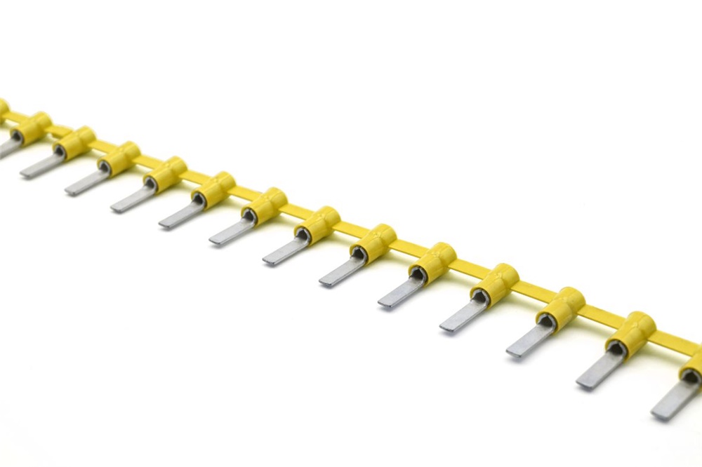 Capocorda preisolato policarbonato giallo punta piatta per cavi rame 4-6 mmq halogen free