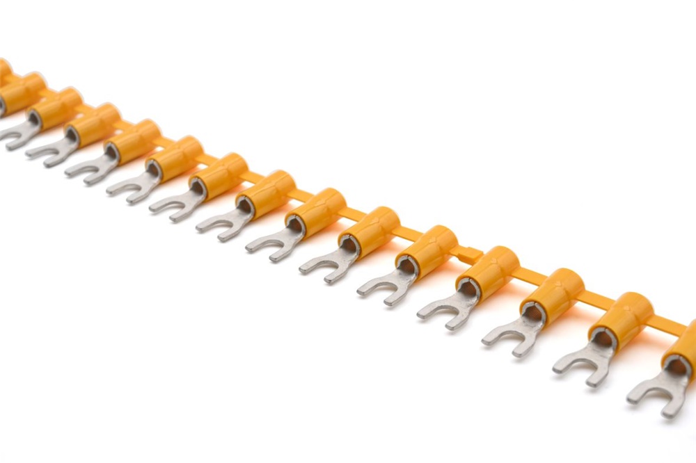 Capocorda concatenato preisolato policarbonato giallo 4-6 mmq per conduttori rame halogen free vite 5mm