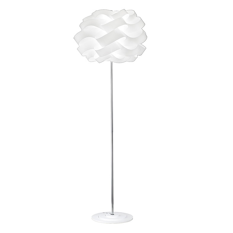 Piantana design moderno struttura cromata paralume policarbonato bianco attacco E27 per interni