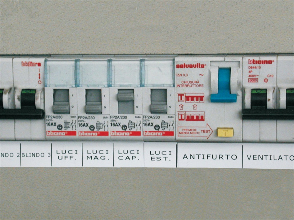 ETICH. MG-17.5-PY ADES.BIANCO POL.1