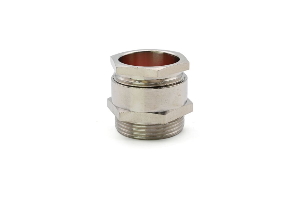 Pressacavo ottone nichelato IP54 G1 1/4 per installazioni elettriche