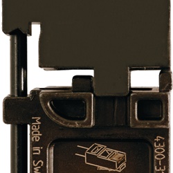 Matrice crimpatura RJ45 8/8 unita con custodia protettiva per installazioni rapide e affidabili