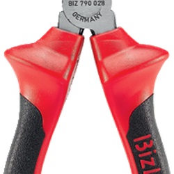 Pinza a becchi a gomito 160 mm isolata 1000 V per installazioni elettriche sicure