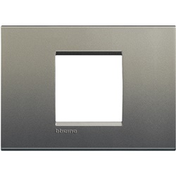 Placca 2 moduli centrati Avenue metallo design quadrato per impianti elettrici
