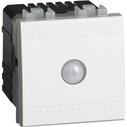 Deviatore Energy Saving bianco 2 moduli con sensore IR 8m 160° per risparmio energetico ambienti interni
