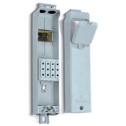 Morsettiera incasso palo doppio isolamento 4 poli 100x300 mm IP44 IK08 Serie MVF