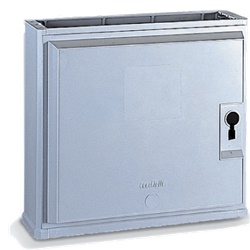 Sopralzo armadio vetroresina grigio RAL 7040 con serratura cremonese, ventilazione naturale, IP44 IK10, dimensioni 714x660x271 mm, uso industriale e civile