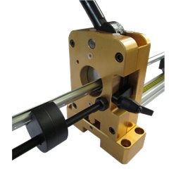 Taglierina Din con doppia lama profilo Omega per taglio profili, portabarre 1000 mm, guida ortogonale, kit prolunga opzionale