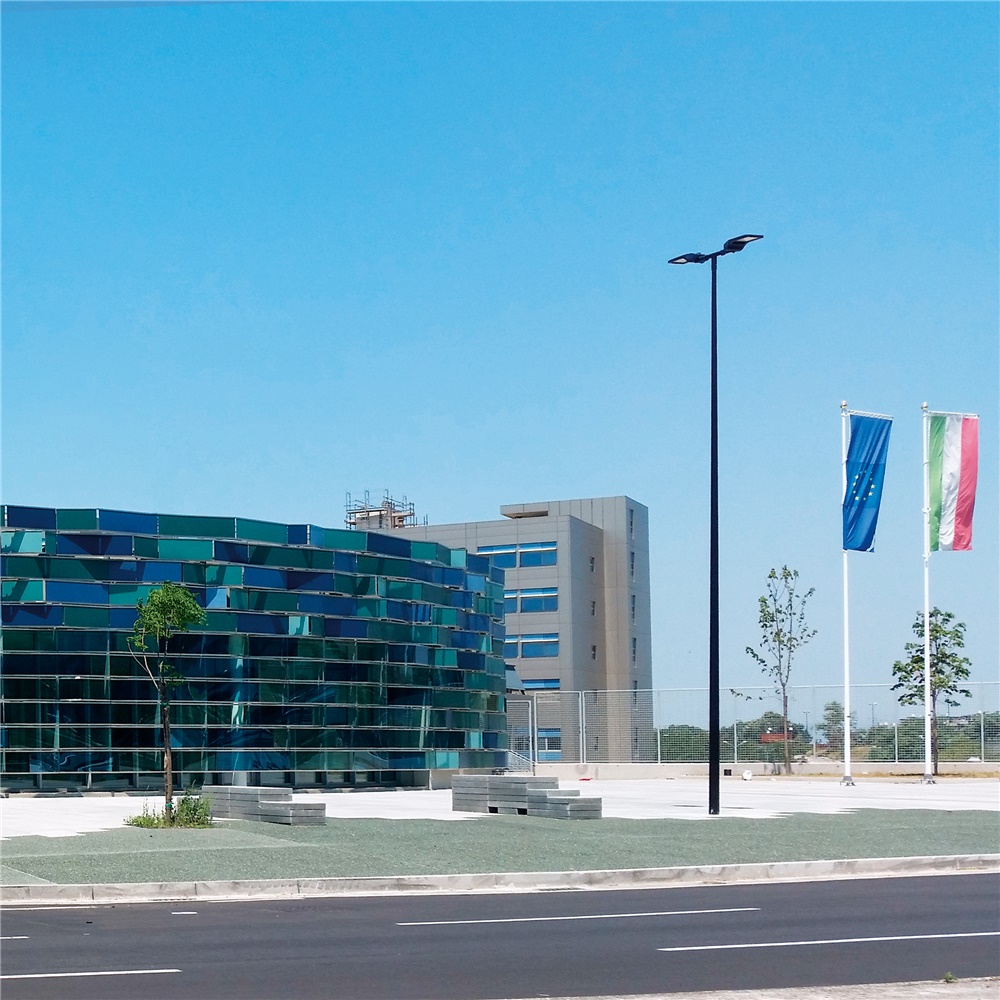 Palo acciaio base 1415 altezza 8000mm per illuminazione stradale e urbana