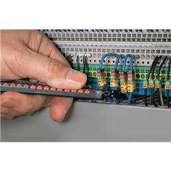 Segnafili a clip WIC1-A nylon prestampati resistenti vibrazioni per identificazione cavi elettrici fino 25 mm² uso manutenzione e riparazione