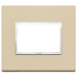 Placca 3 moduli colore crema per installazioni elettriche domestiche