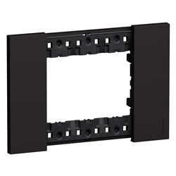 Placca elettrica Living Now 3 moduli nera plastica per installazioni incasso domestiche e professionali
