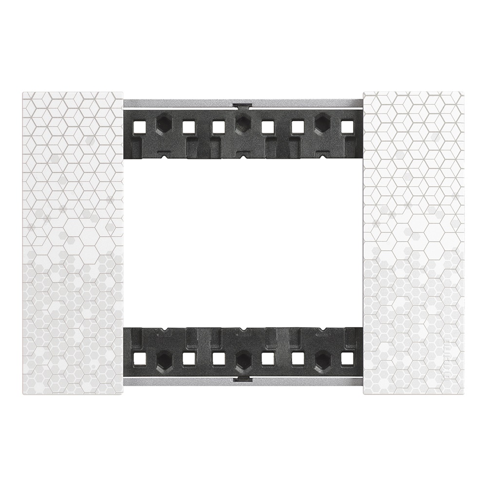 Placca Living Now 3 moduli effetto pixel plastica per impianti elettrici