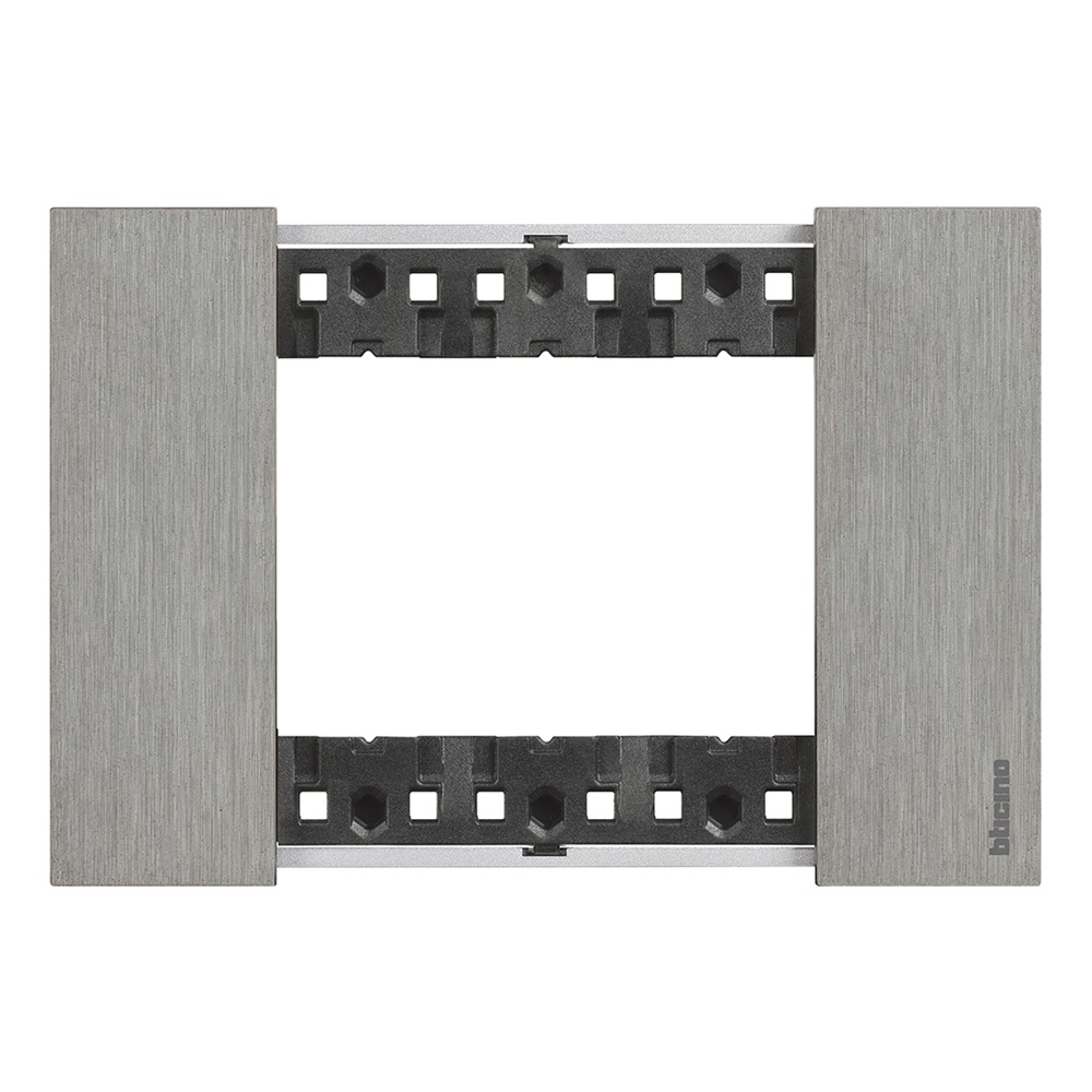 Placca Living Now 3 moduli acciaio design moderno per impianti elettrici residenziali e professionali