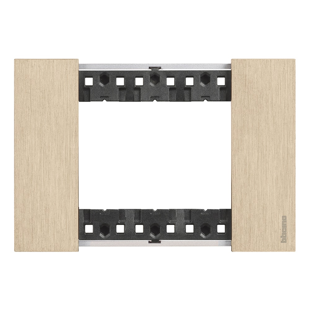 Placca Living Now 3 moduli zama oro per installazioni elettriche incasso elegante