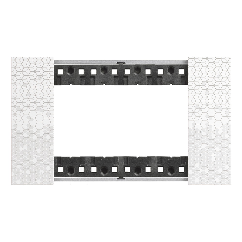 Placca Living Now 4 moduli effetto pixel plastica per installazioni elettriche