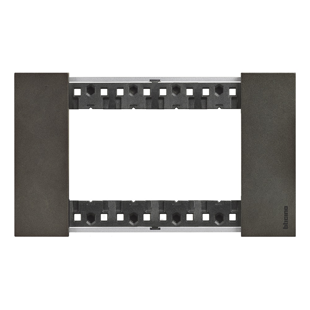 Placca incasso 4 moduli orizzontali Living Now Space zama per impianti elettrici residenziali e professionali