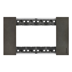 Placca incasso 4 moduli orizzontali Living Now Space zama per impianti elettrici residenziali e professionali