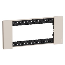 Placca Living Now 6 moduli sabbia plastica incasso per impianti elettrici resistenza e design elegante