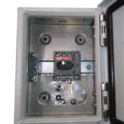 Sezionatore cassetta metallica 3 poli 25A IP65 per impianti elettrici esterni