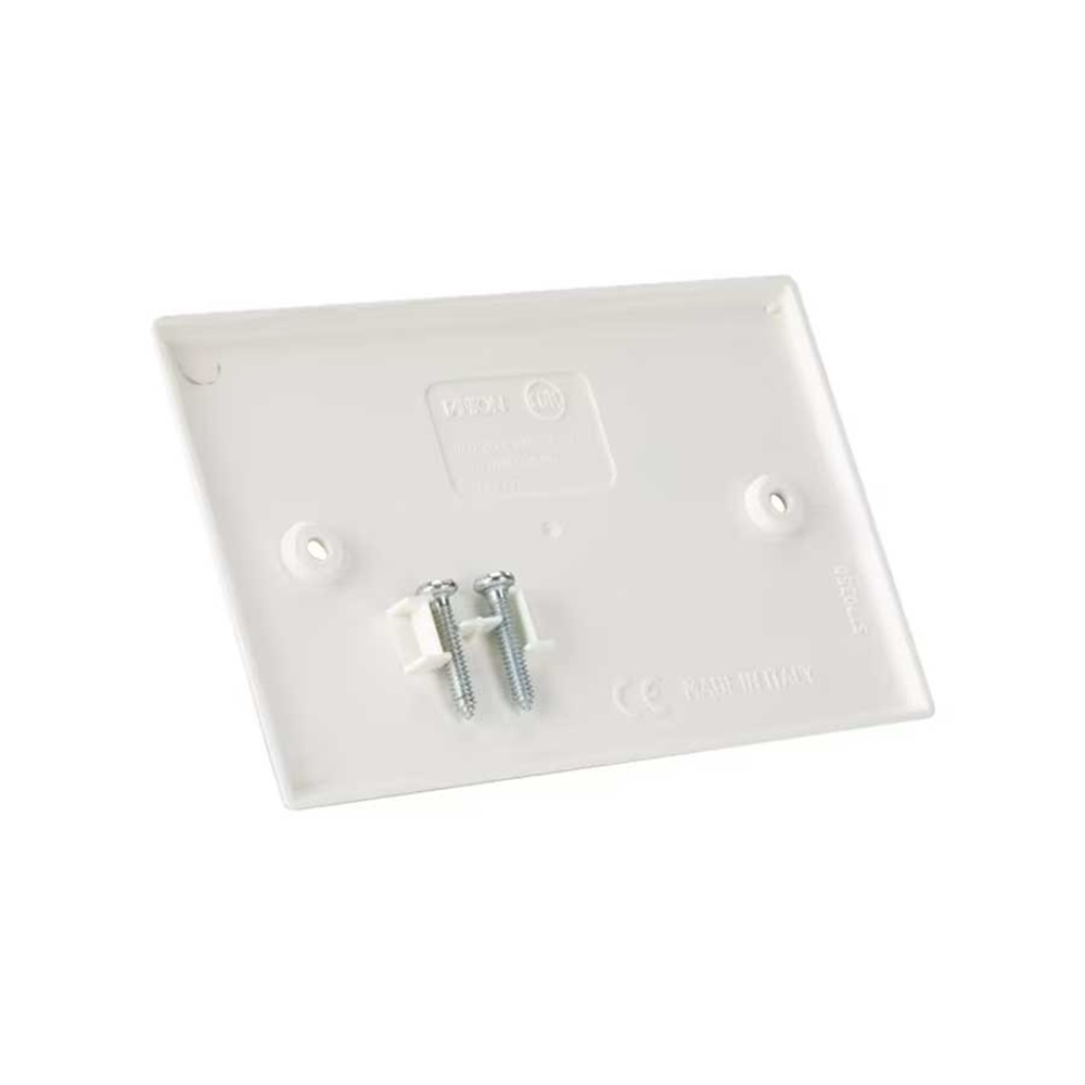 Coperchio scatola incassata rettangolare MEFA63999 con viti, protezione IP elevata, installazione sicura per impianti elettrici civili e industriali